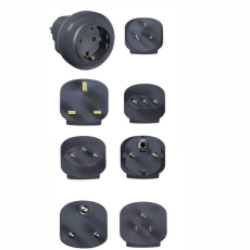 Reiseadapter f. mehr als 150 Länder, mit Schutzk.